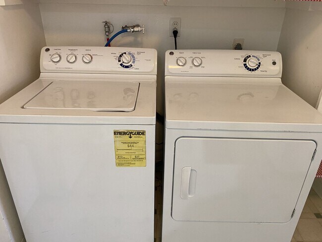 Building Photo - 0166 - MERRY LN