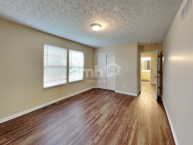 Building Photo - 1095 Mastell Dr