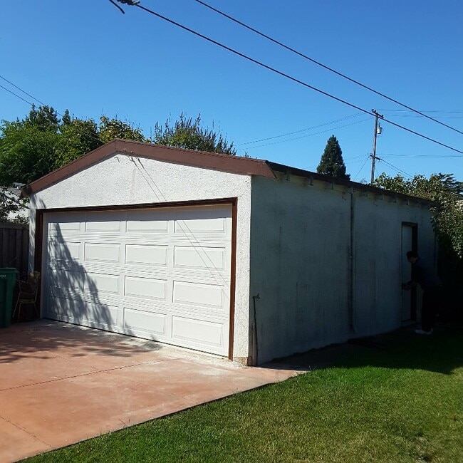 Building Photo - 808 Pomona Ave