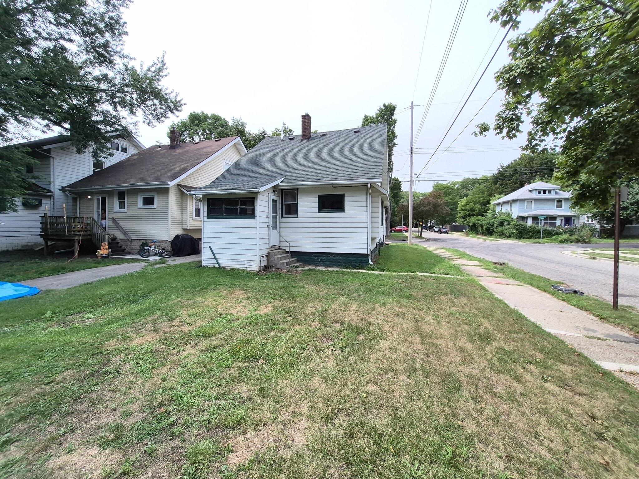 Building Photo - 601 Lathrop St