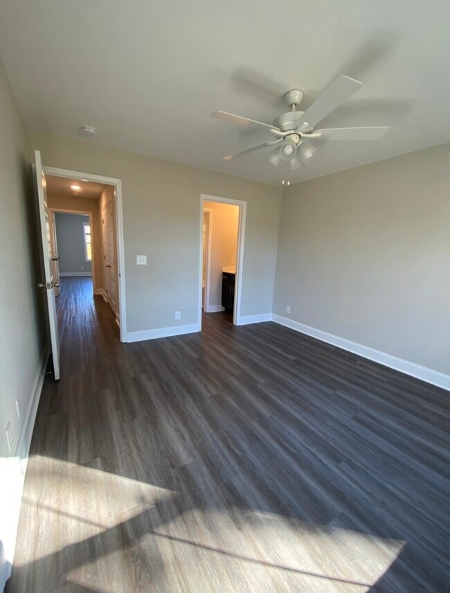 Building Photo - 1020 Glenkirk Dr
