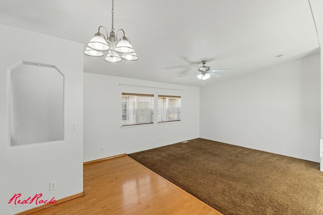 Building Photo - Single-Level 2 Bedroom Home in Washington 55+ Community!