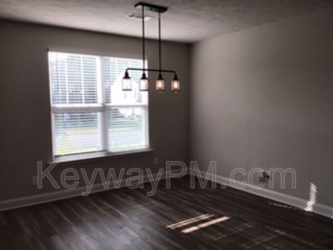 Building Photo - 618 Turtle Crk Ln