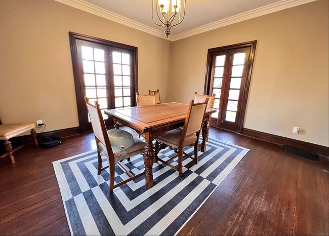 Building Photo - Large 3 Bedroom Home!