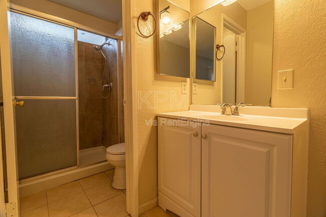 Building Photo - 2540 Banyan Dr