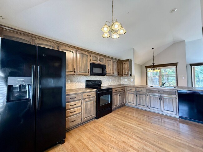 Building Photo - 1303 Cottonwood Ave