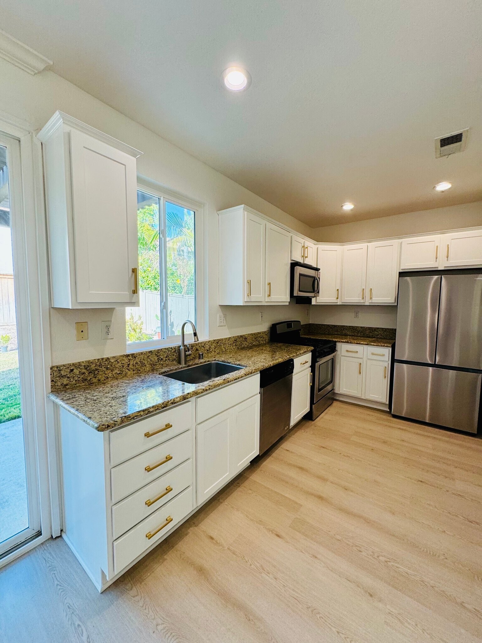 Building Photo - 15 Ametrine Way