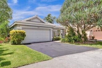 Building Photo - 8820 Woodside Ct