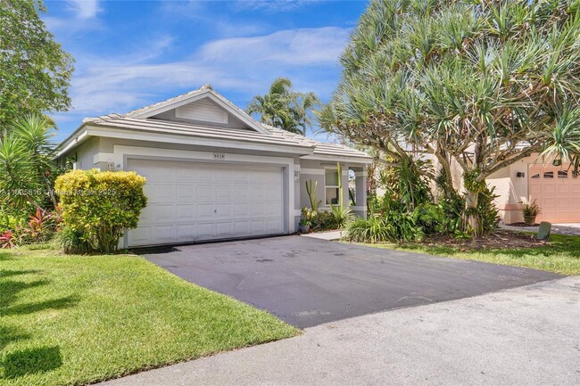 Primary Photo - 8820 Woodside Ct