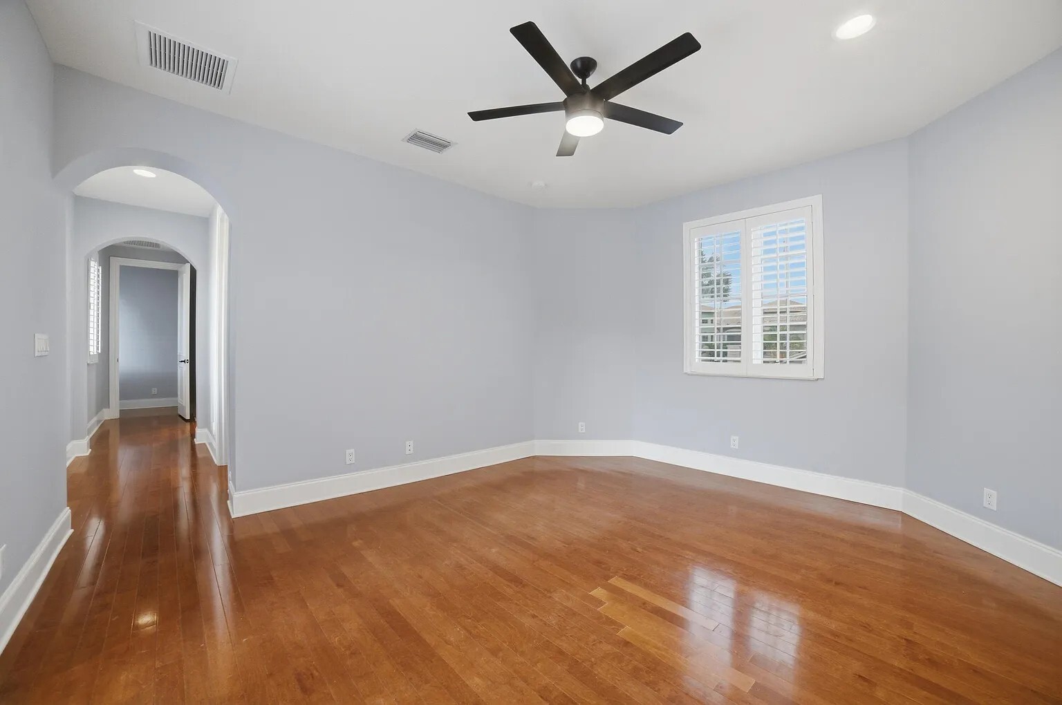 Building Photo - 17550 Circle Pond Ct