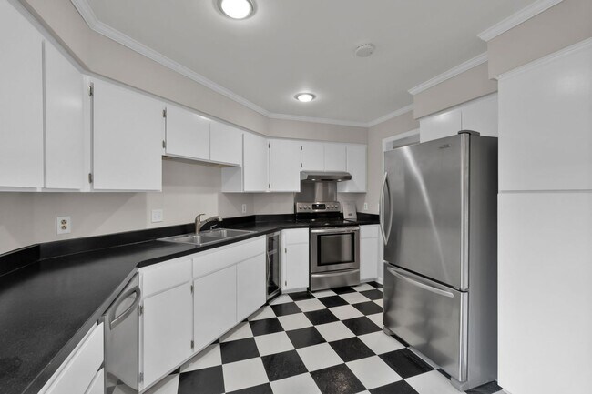 Building Photo - **A RARE FIND - GREEN HILLS CONDO WITH QUI...