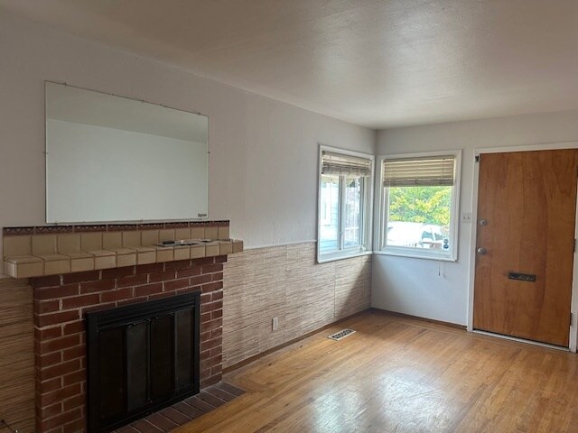 Building Photo - 1606 Elm St