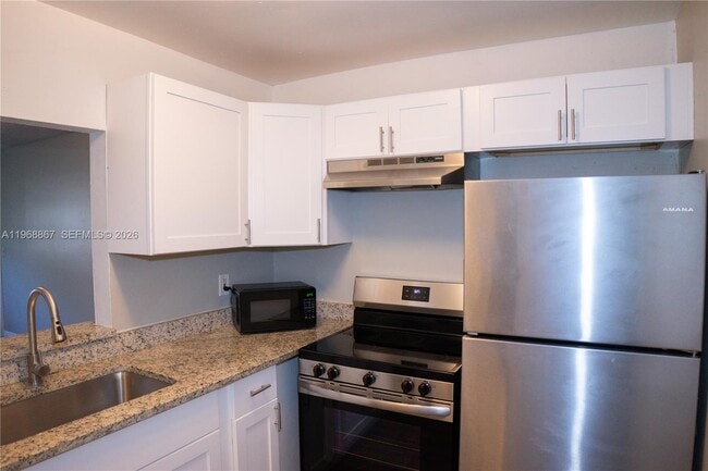 Building Photo - 4280 Woodside Dr