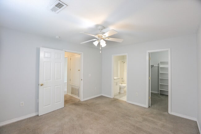 Building Photo - 602 Camellia Dr