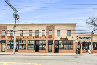 Building Photo - 409 Plandome Rd