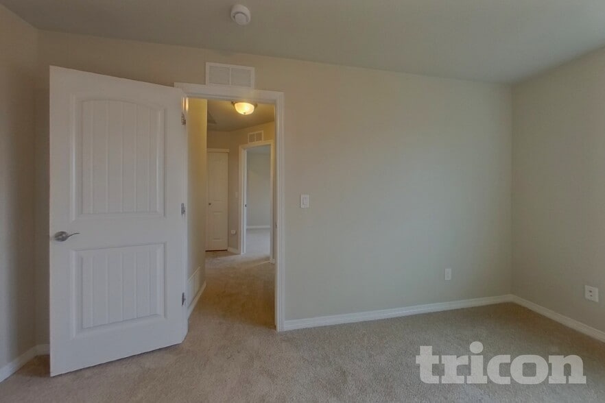 Building Photo - 9972 Emerald Vista Dr