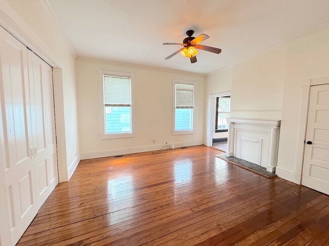 Building Photo - 313 W 33rd St