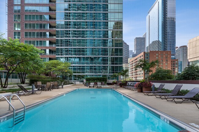 Building Photo - 505 N McClurg Ct