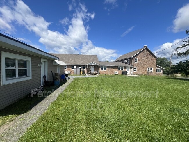 Building Photo - 10669 Jonestown Rd