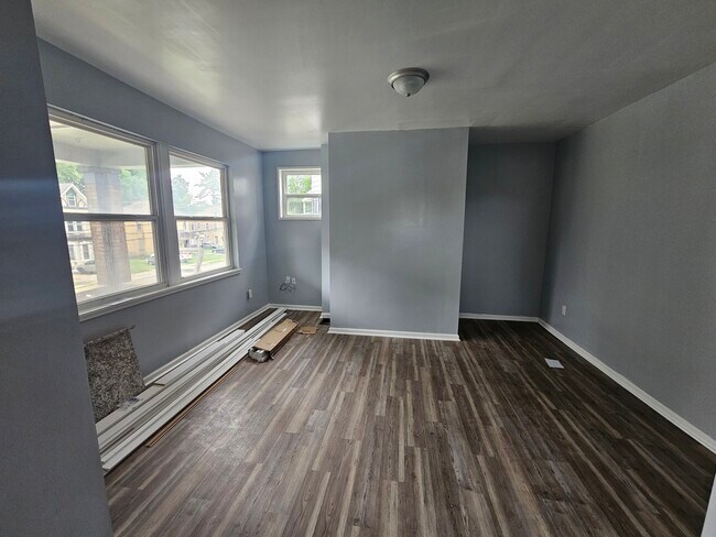Building Photo - 3154 River Rd