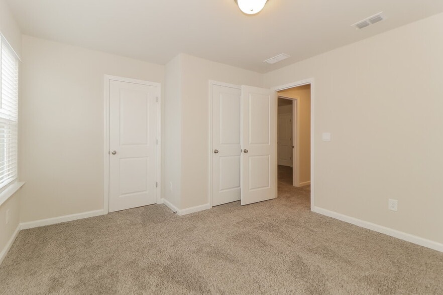 Building Photo - 1565 Villageside Ct