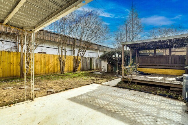 Building Photo - 17114 Beaver Springs Dr