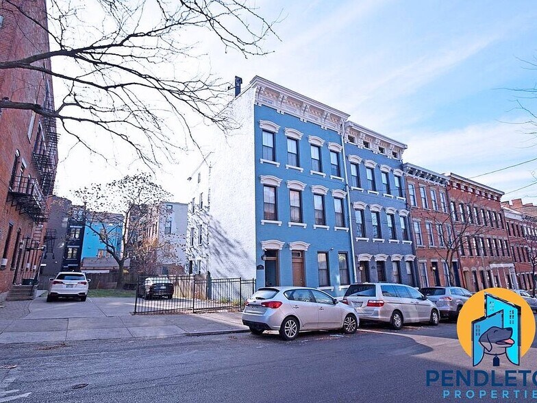 Building Photo - 521 E 13th St