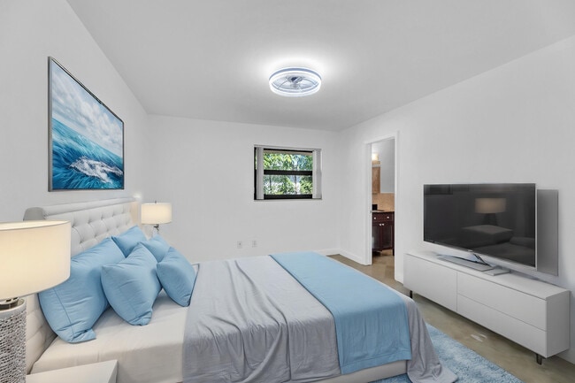 Building Photo - 2119 N 14th Terrace