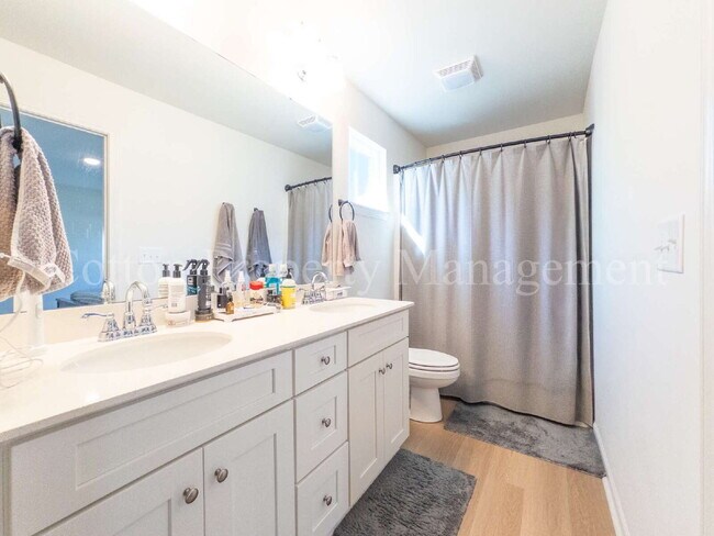 Building Photo - 3083 Day Dream Ln