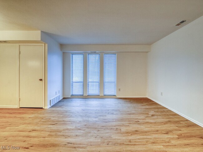 Building Photo - 33803 Electric Blvd