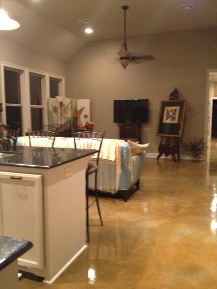 Building Photo - 141 Treasure Cv