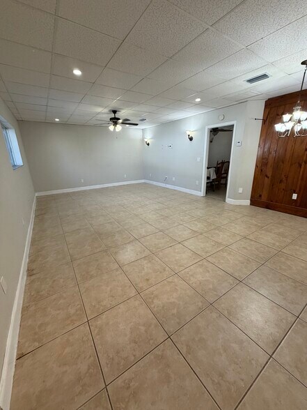 Building Photo - 2020 Laurel Ln