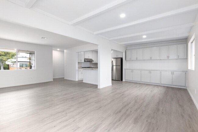 Building Photo - 4810 Iroquois Ave