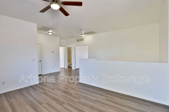 Building Photo - 13264 W Ventura St