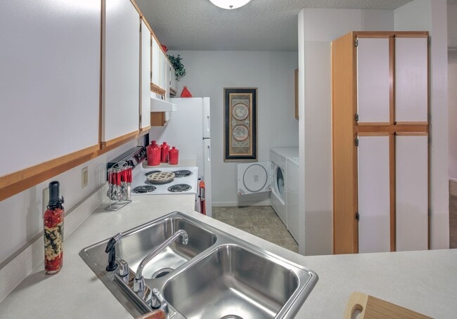 Building Photo - Featherstone Apartments at Kiln Creek