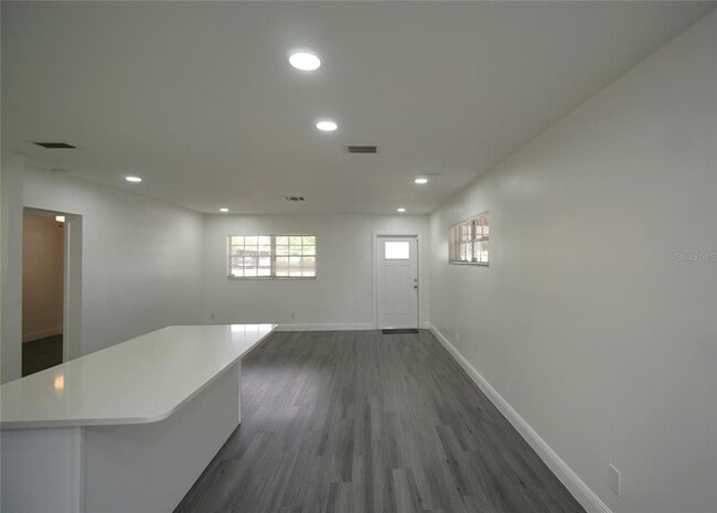 Building Photo - 4202 W Wisconsin Ave