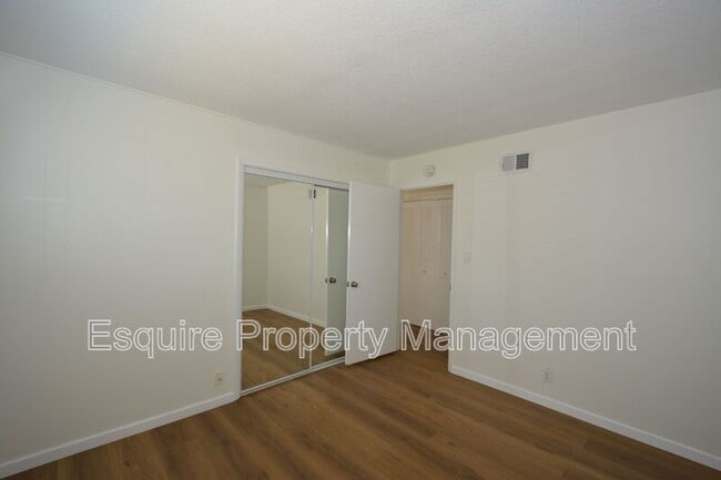 Building Photo - 283 Calle Higuera