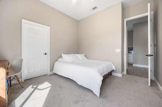 Building Photo - 49392 Hohokam River St