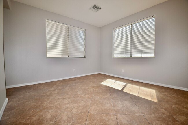 Building Photo - Beautiful Queen Creek home with a Pool!