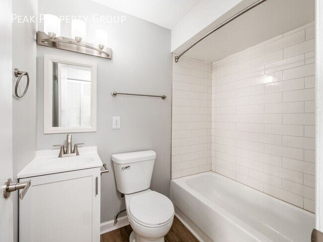 Building Photo - 593 Riverview Dr