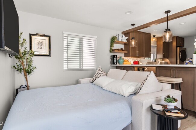Building Photo - Furnished or Unfurnished Turn Key Updated Home in the Heart of the Peninsula
