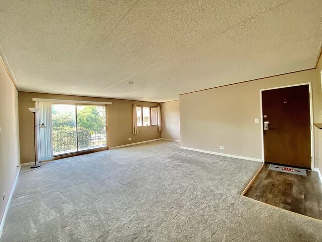 Building Photo - 5S070 Pebblewood Ln