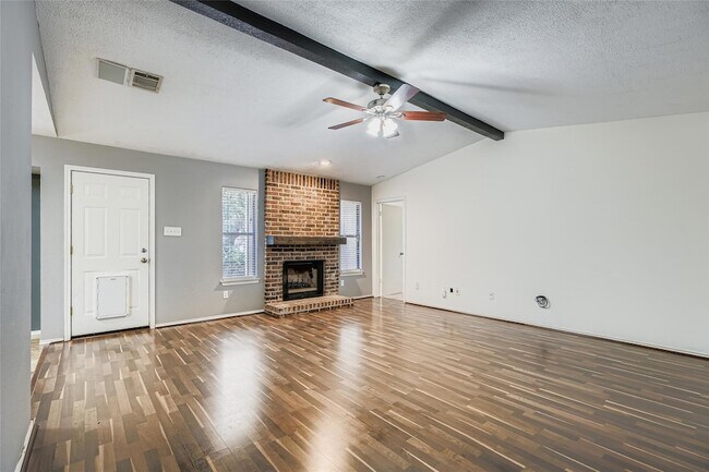 Building Photo - 9802 Briar Ridge Dr