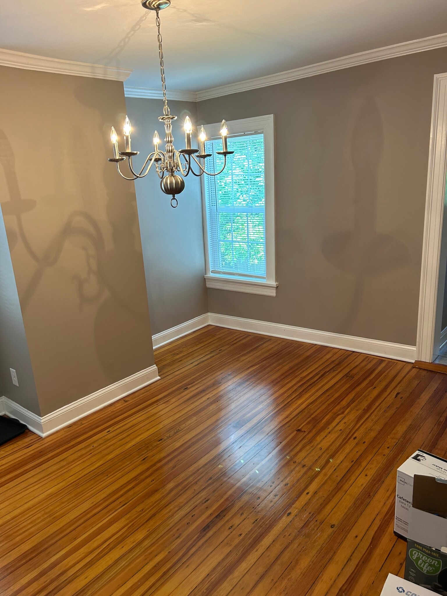 Dining room - 126 N College St
