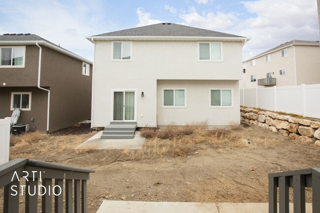 Building Photo - Eagle Mountain 3 bed | 2.5 bath | 2 car ga...