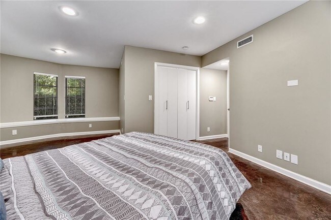 Building Photo - 2308 Enfield Rd