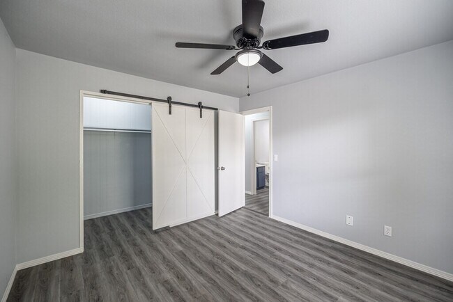 Building Photo - 1701 N Lewis Ave