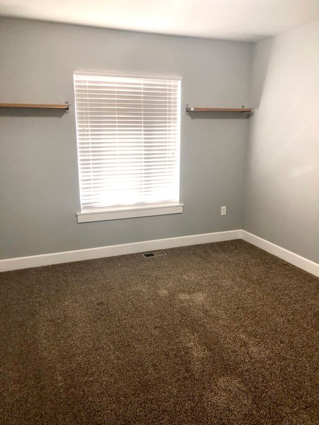 Building Photo - Single Story Home w/Huge Fenced Backyard!