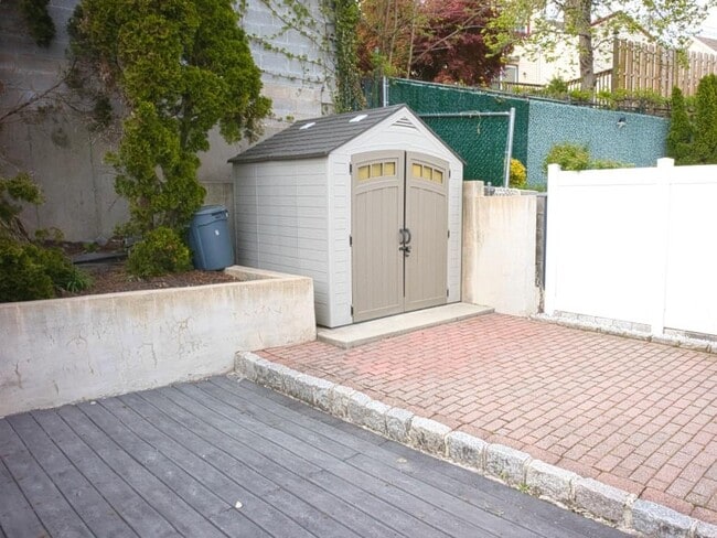 Building Photo - 27 Adrienne Pl