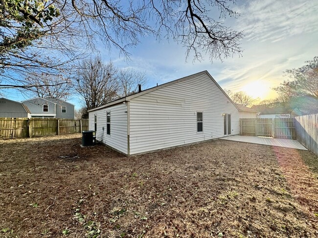 Building Photo - Updated & Ready 02-02-26! Adorable 3-Bedroom Ranch 4 Miles to Dam Neck Base & Oceana - HUGE Fence...